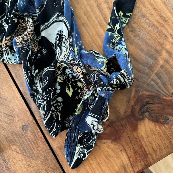 Free People Catch Me If You Can Blouse Size M - Picture 9 of 10